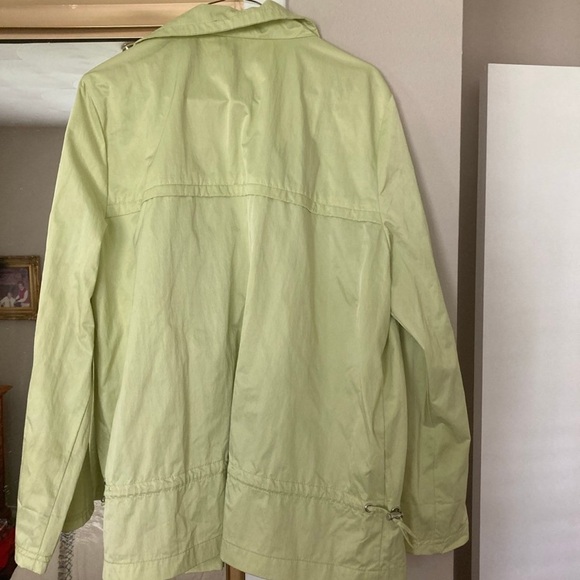 Women's Light lime green windbreaker - Picture 4 of 6